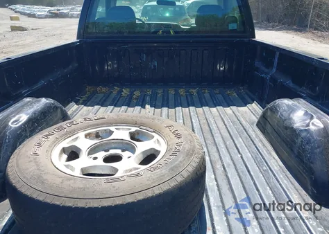 2002 Chevrolet Silverado 1500 из США, поврежденный, VIN 1GCEC14W72Z175006